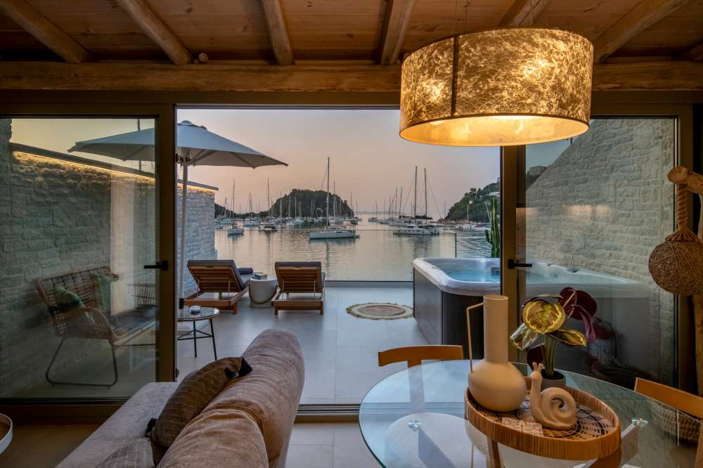 TASOS LUXURY STUDIO